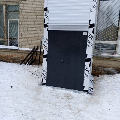 Подъемник в металлокаркасной шахте, 1000 кг